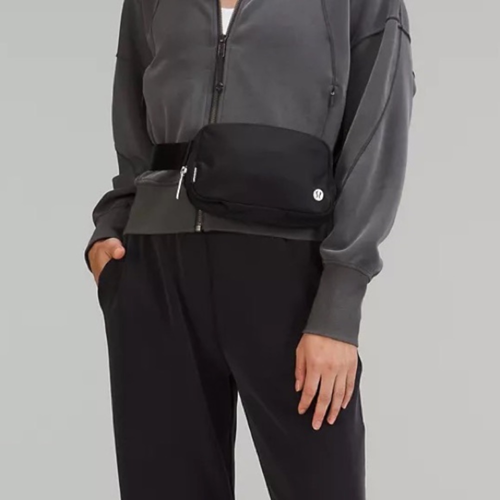 HP 2/19 NWT Lululemon Everywhere Black Belt Bag 1L - Picture 6 of 10